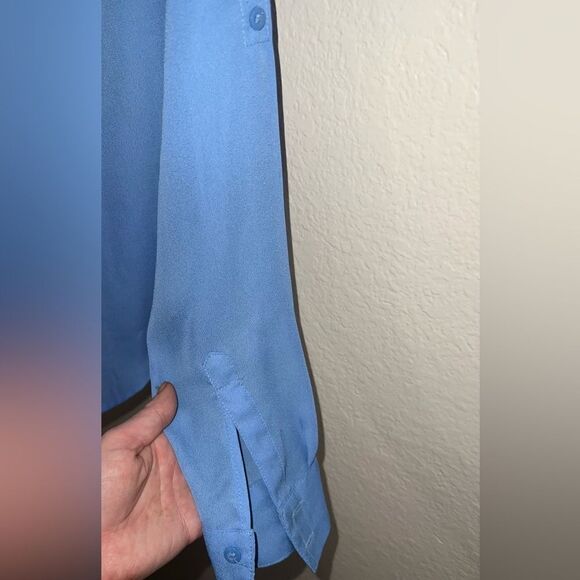 ❄️ CANDIES BLUE LIGHTWEIGHT SHEER TOP WITH LACE PANELS- SIZE SMALL - Picture 7 of 7